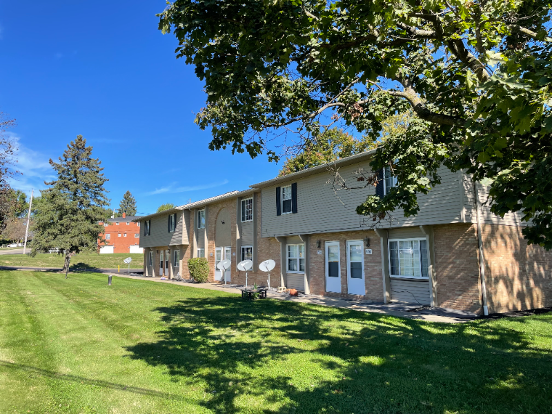 4640 Applegrove St NW – photo 1