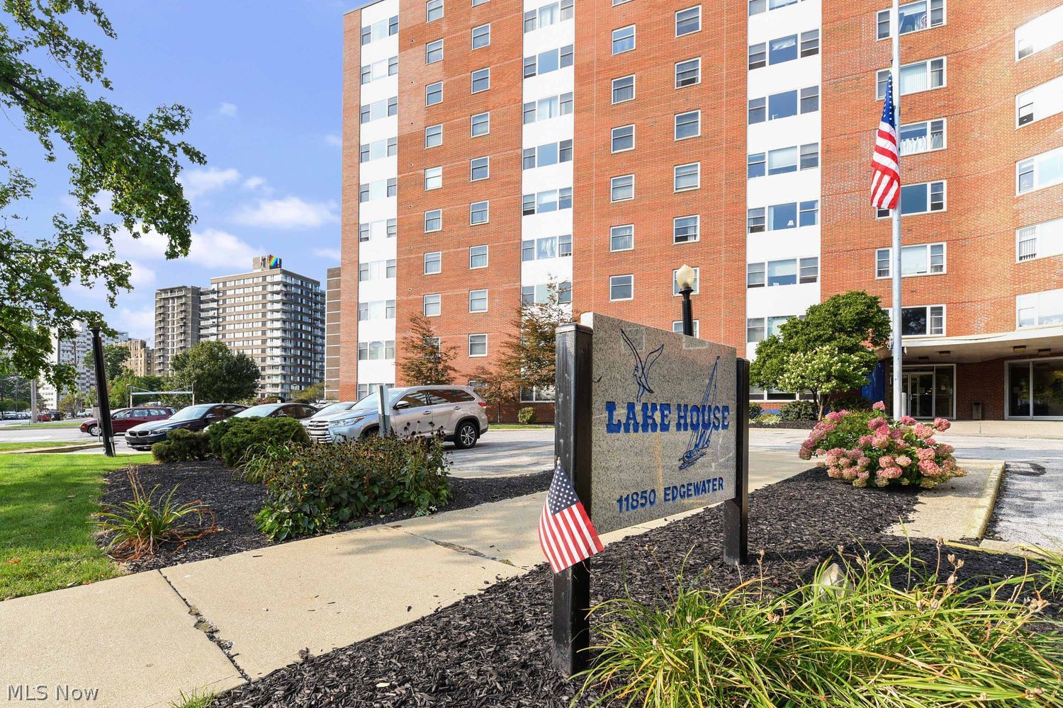 11850 Edgewater Dr unit 820 – photo 1