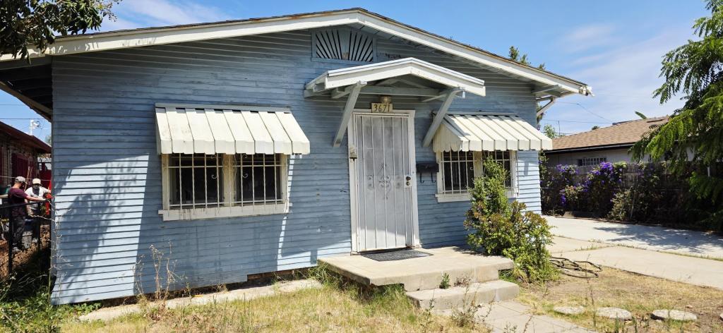 3671 Roselawn Ave – photo 2