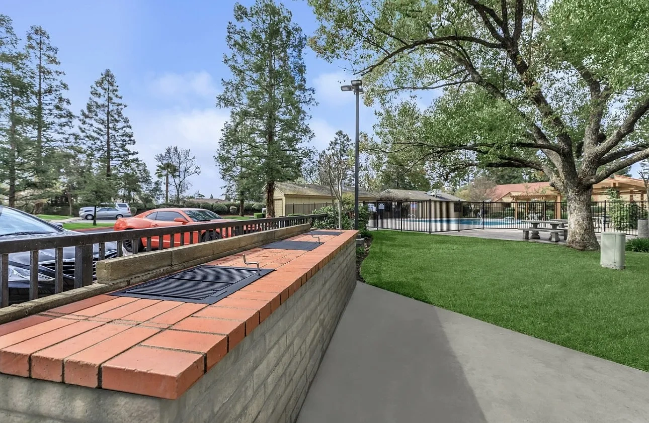 Pine Tree Village – photo 1