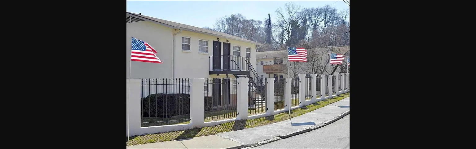 Manor III Apartments – photo 2