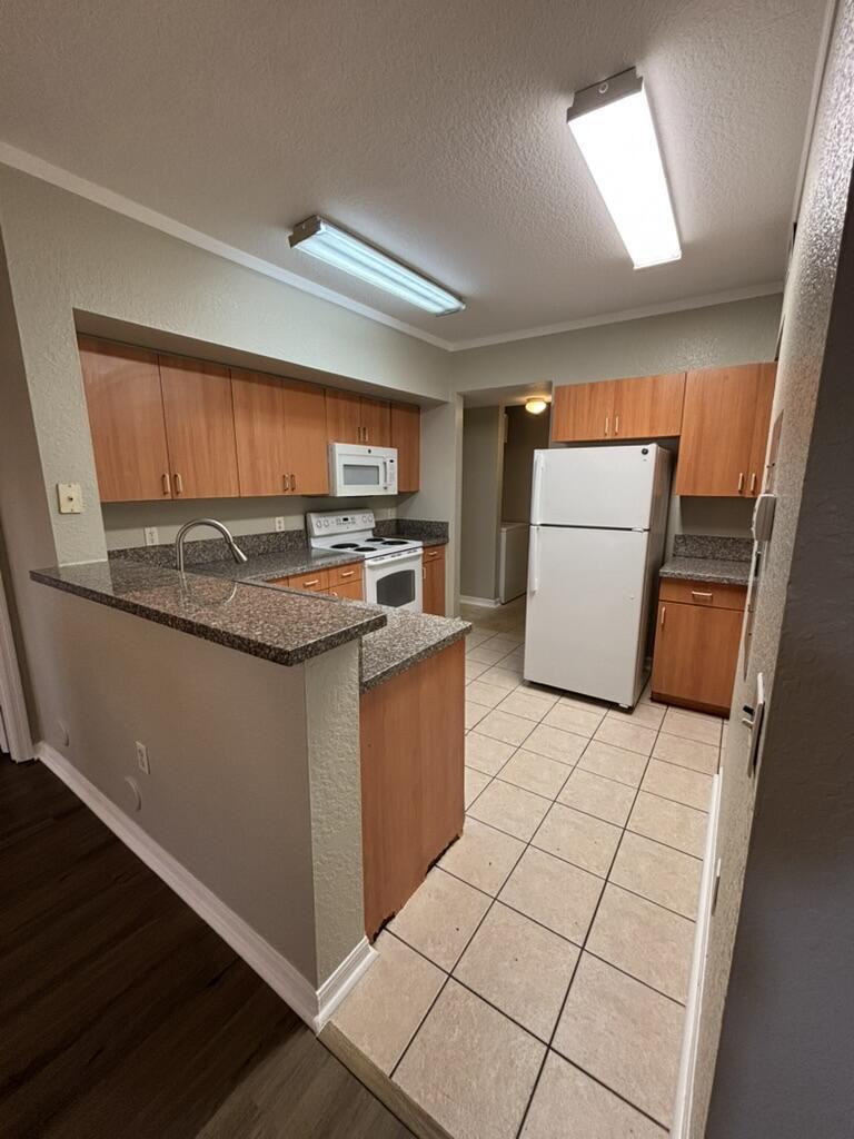 2412 Belmont Ln – photo 5
