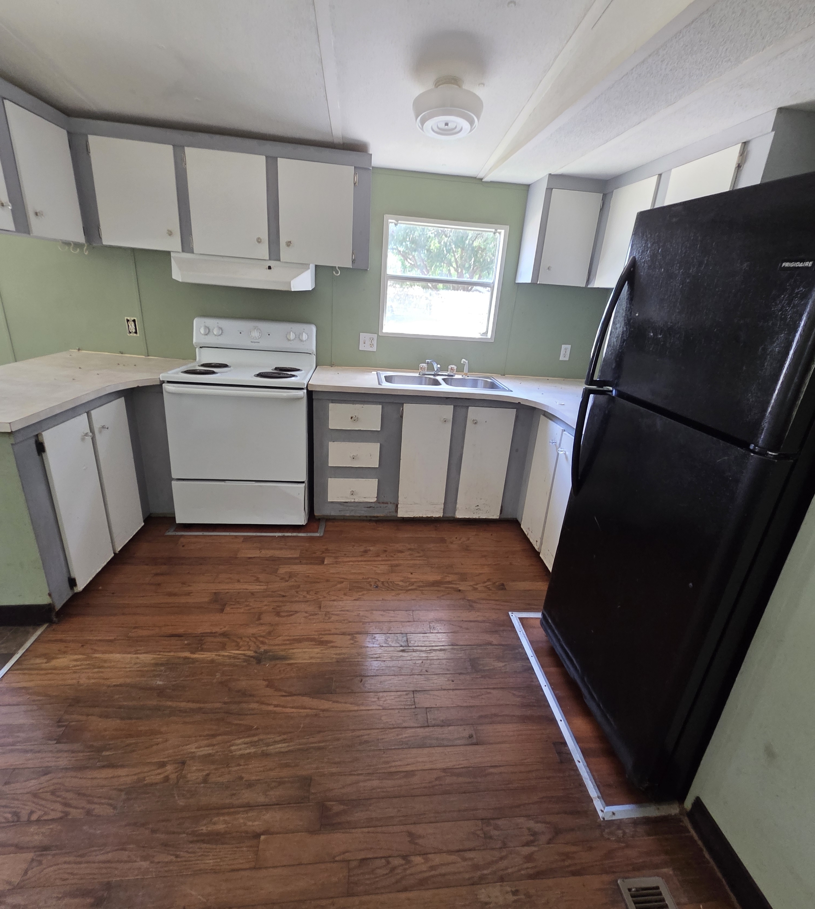 1121 N Broadway St – photo 3
