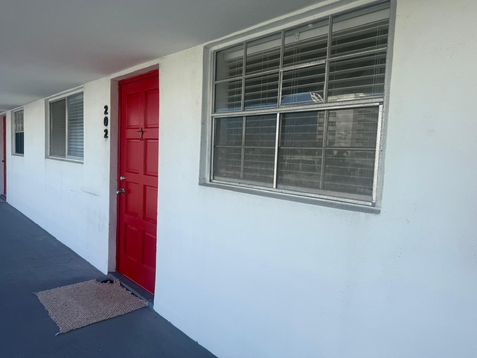 402 Lake Shore Dr unit 202 – photo 1