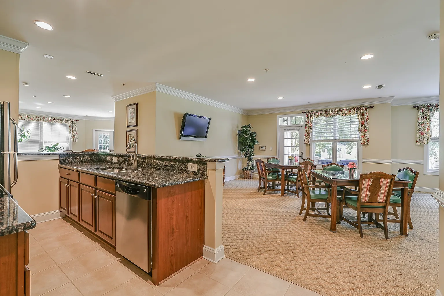 Sunstone Apartments – photo 1