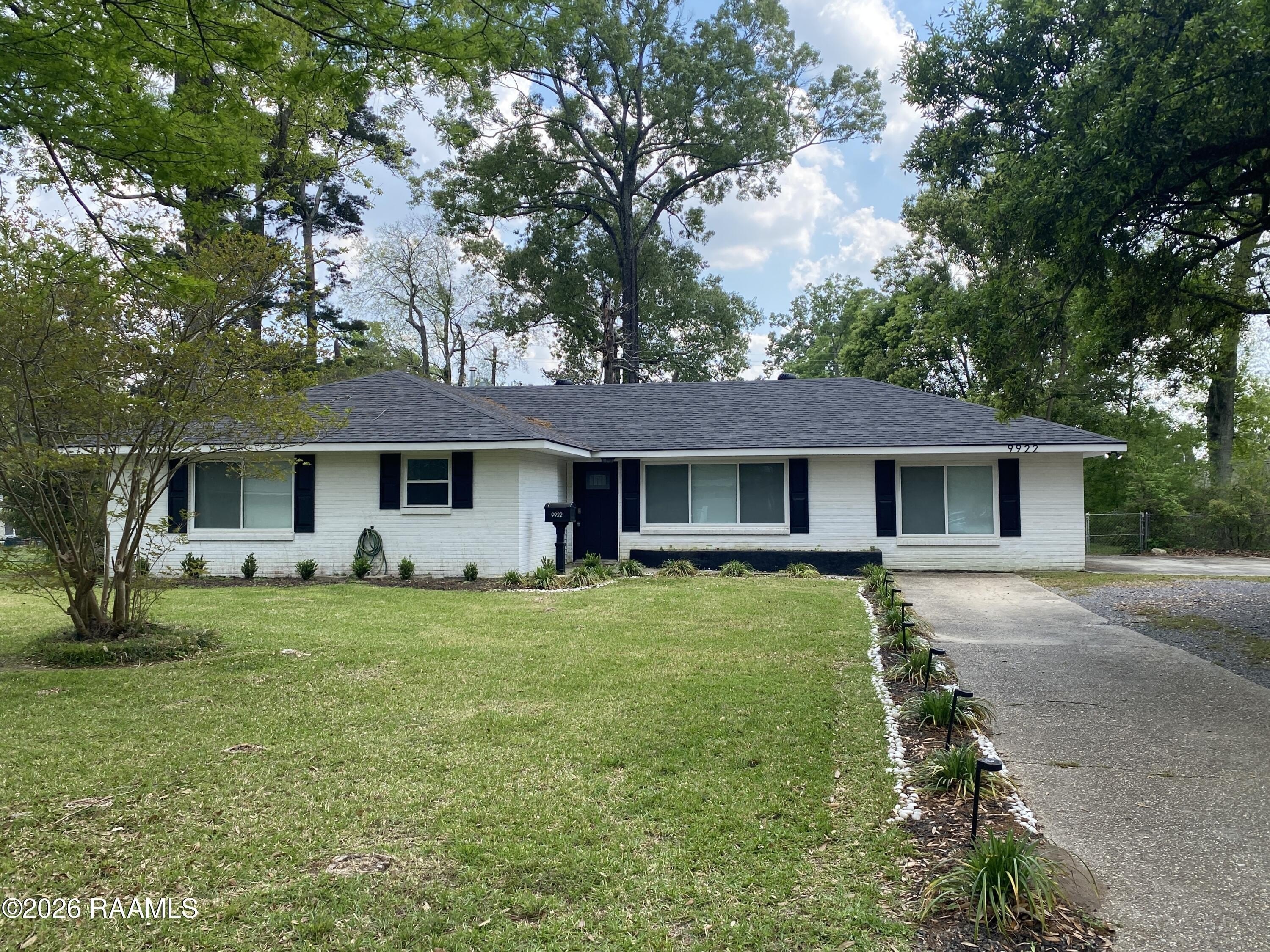 9922 N Parkview Dr – photo 1