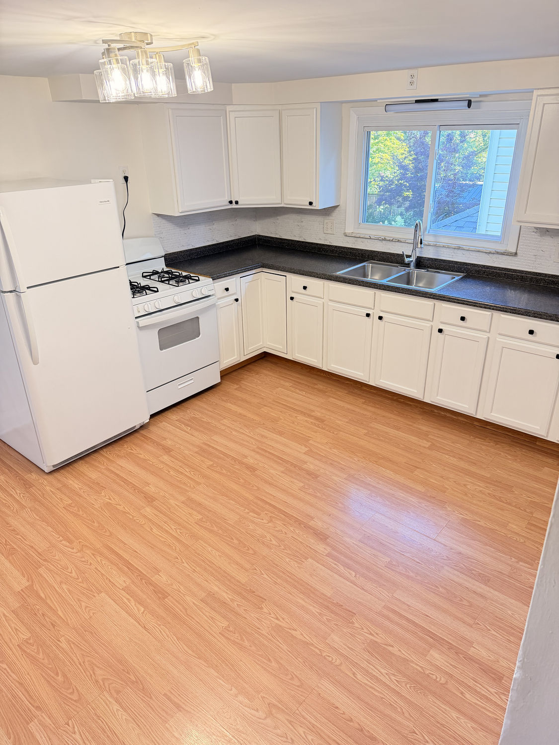 311 Chestnut St – photo 2