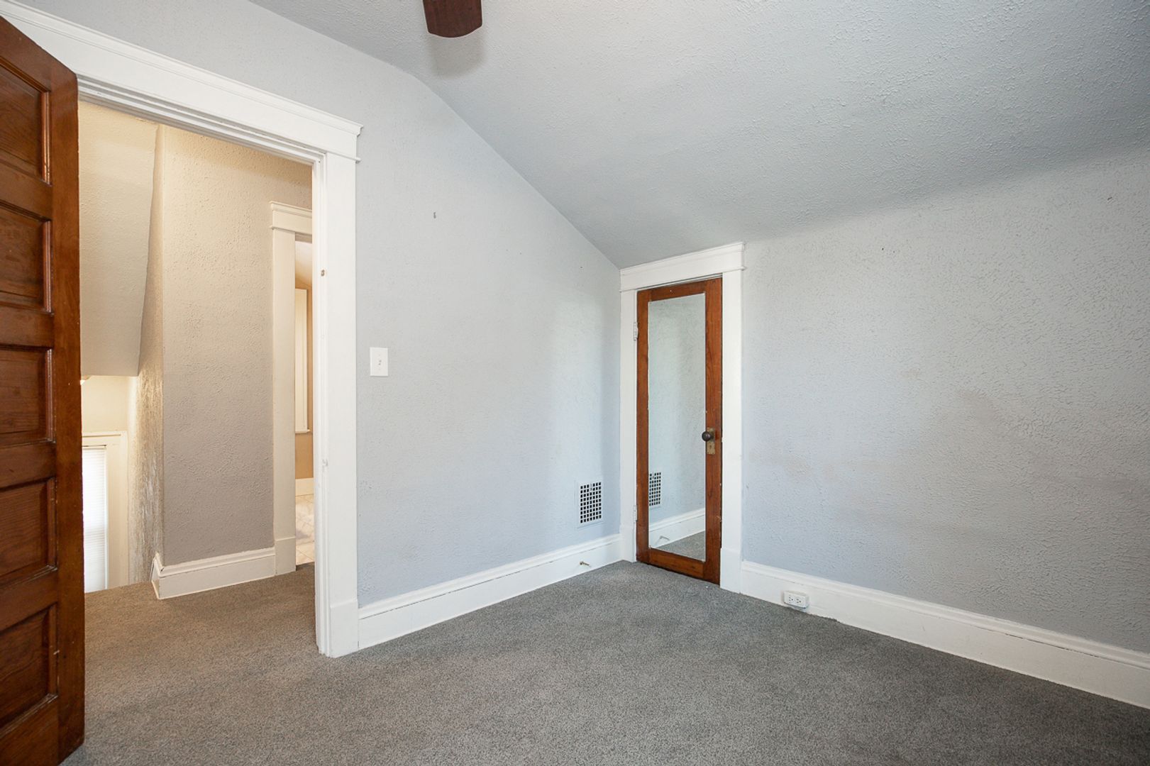 1487 Roycroft Ave – photo 4