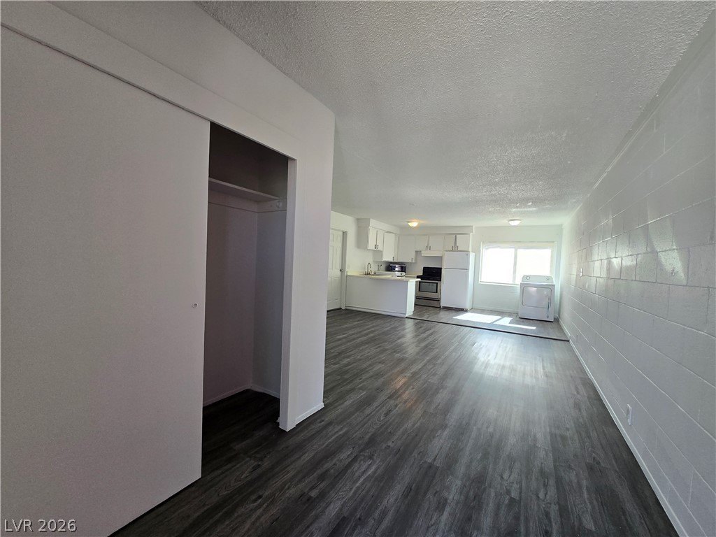2937 Stewart Ave #3 – photo 2