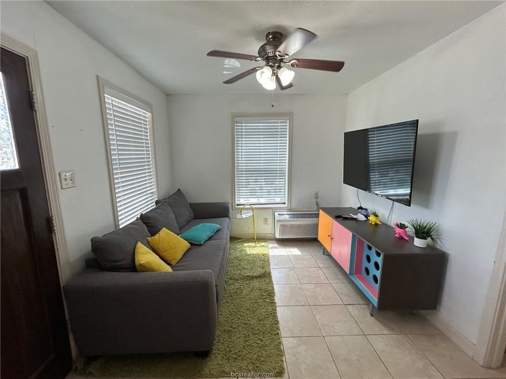 212 Montclair Ave – photo 2