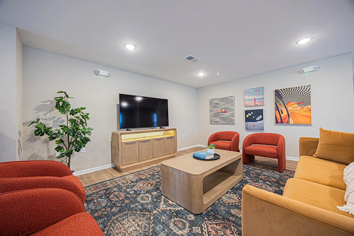 The Enclave on Main – photo 4