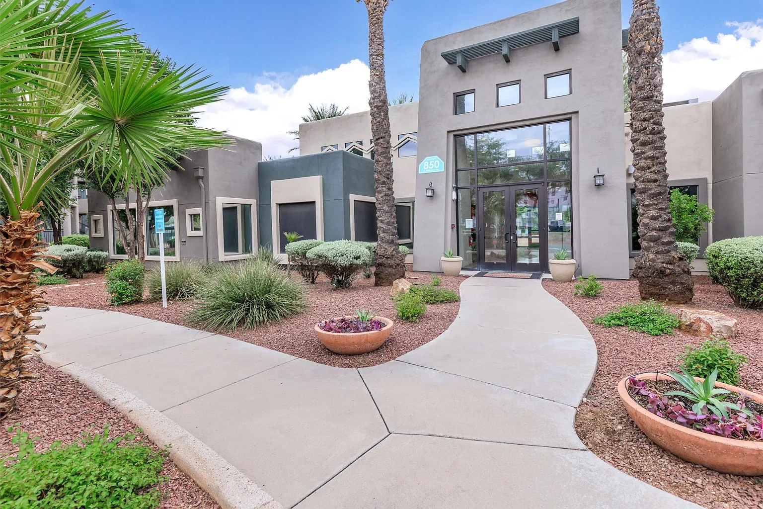 Riverwalk Luxury Apartments – photo 1