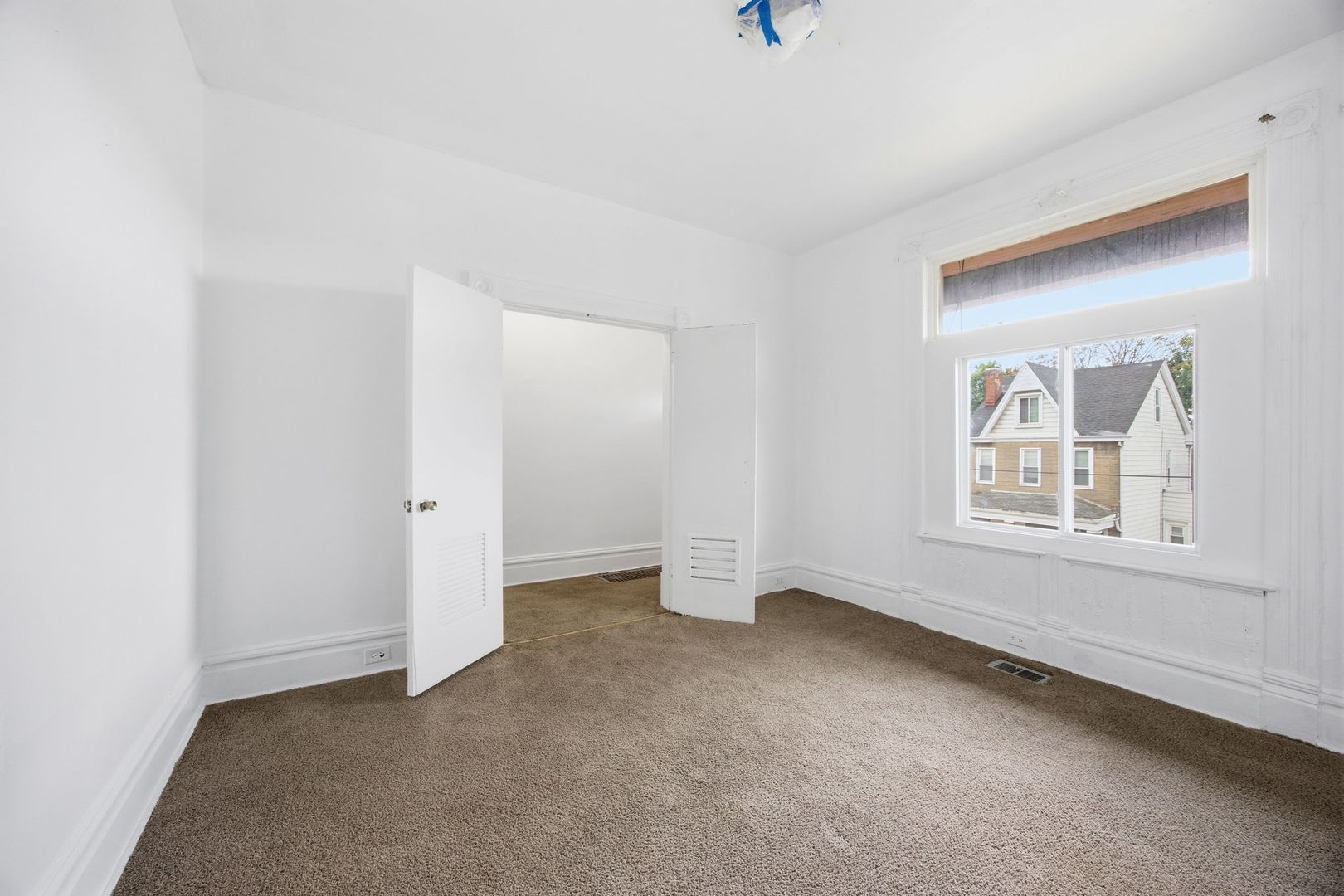 616 Lillian St – photo 5
