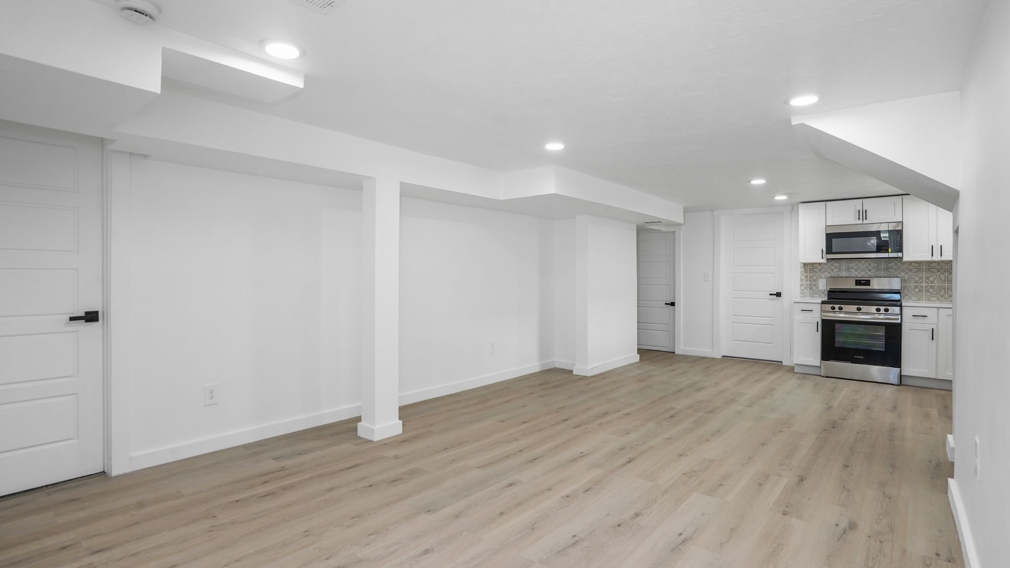 259 E Main St – photo 3