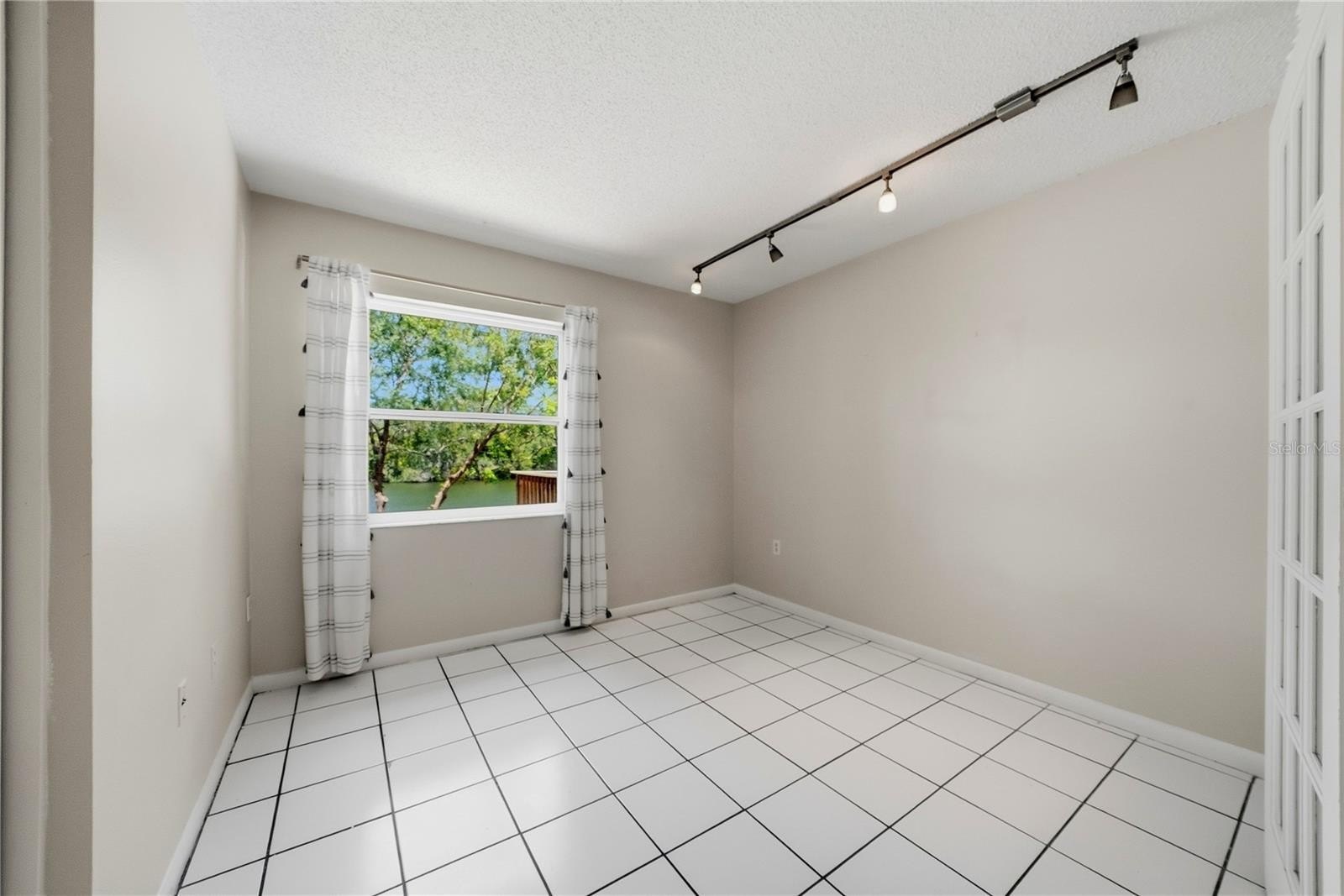 906 Carlton Rd – photo 3