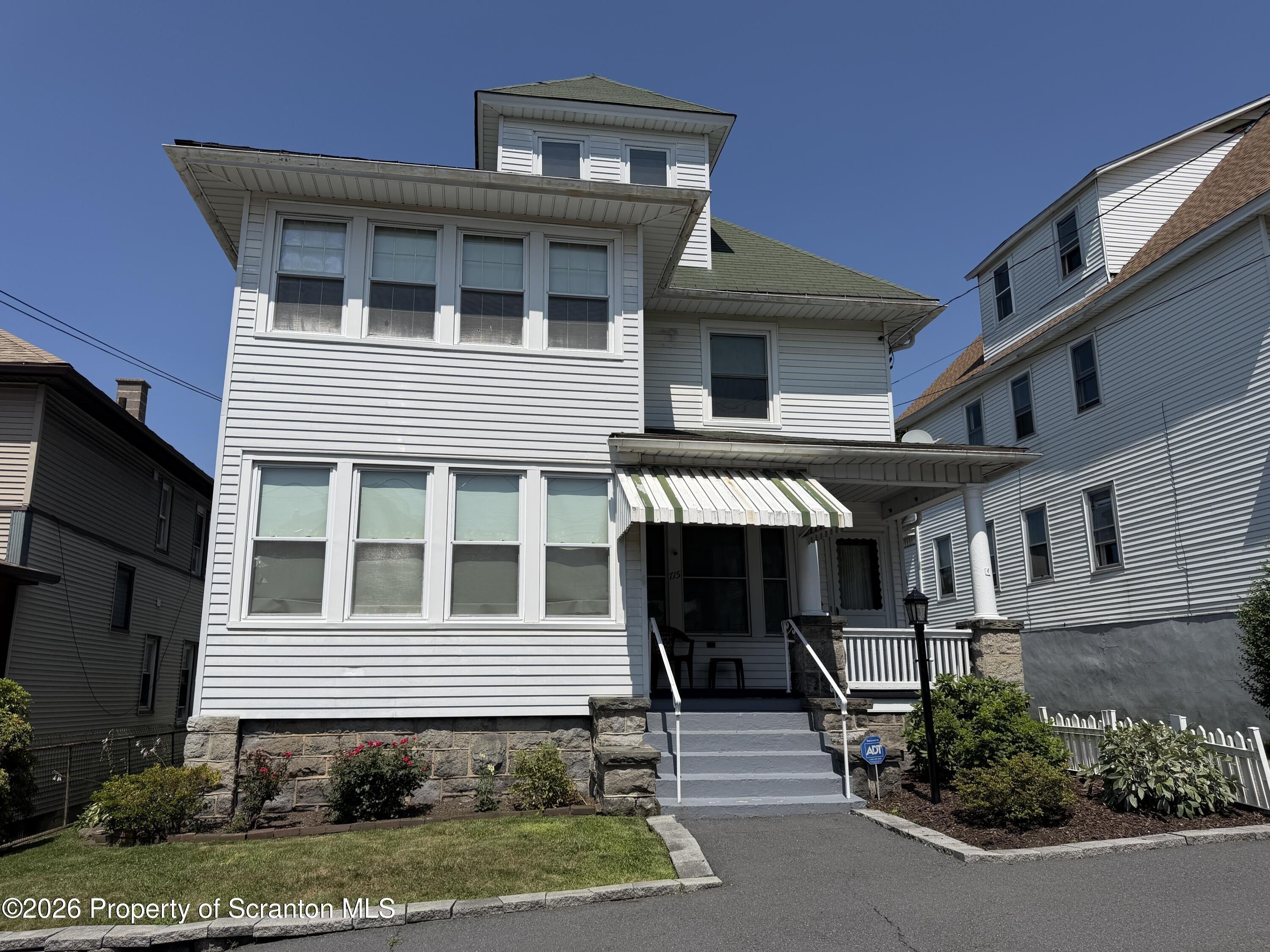 715 Hemlock St – photo 1