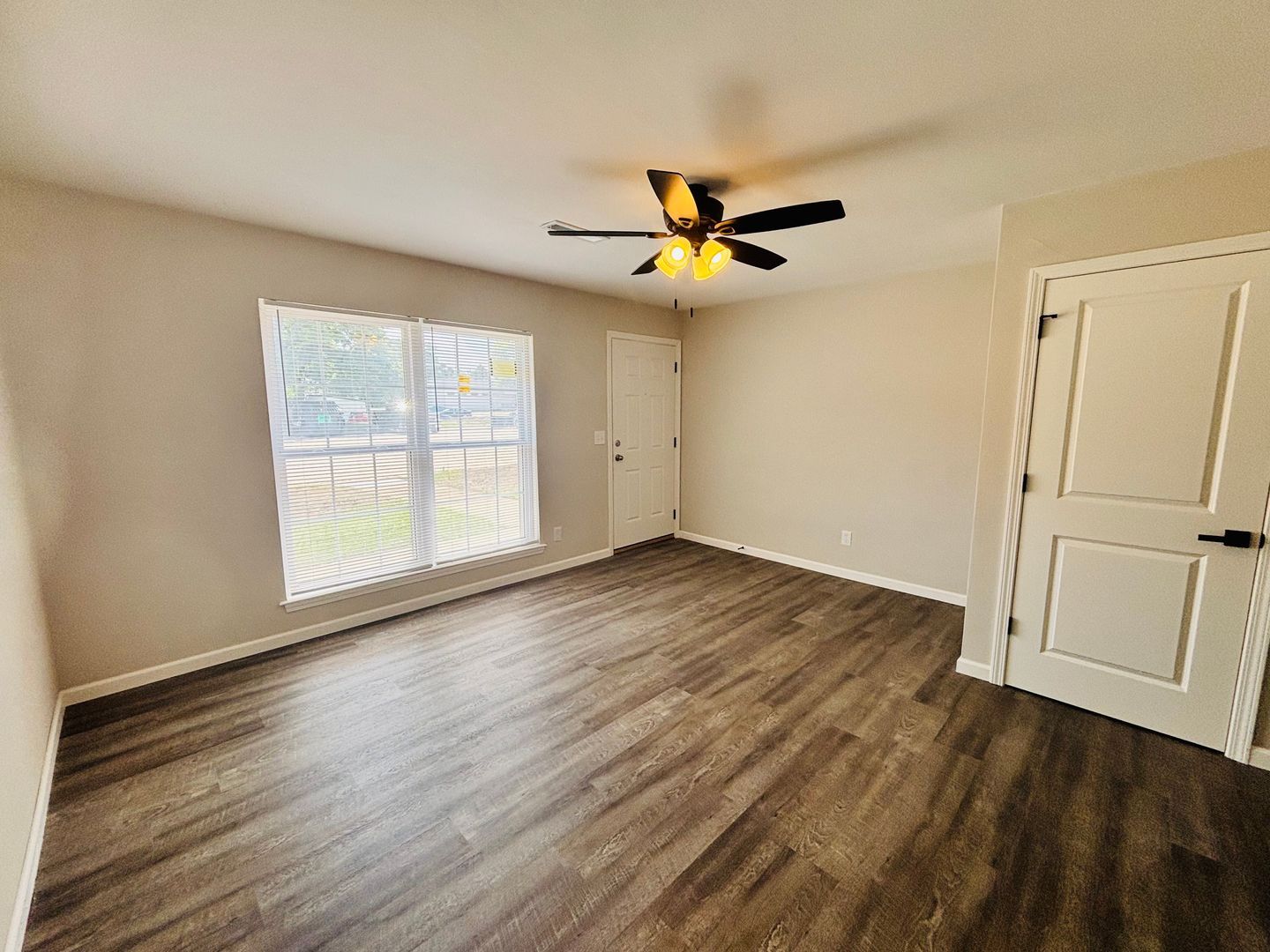 101 N Oak St unit Oak-11 RM – photo 2