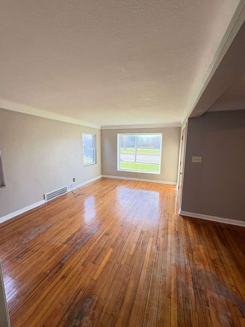18015 Harvard Ave unit Unit 1 – photo 2