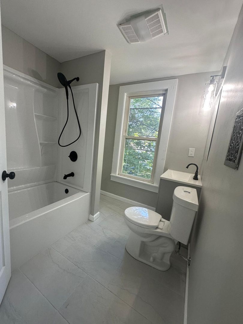 47 Hart St unit 1 – photo 4