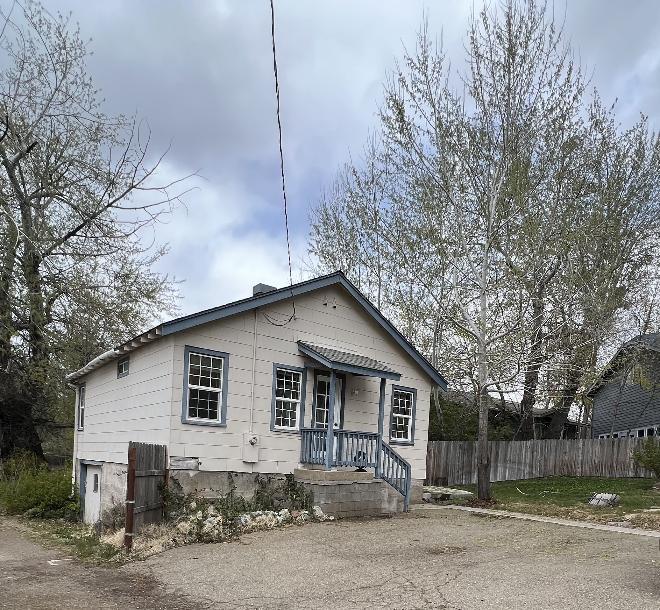 210 E Lake St – photo 1