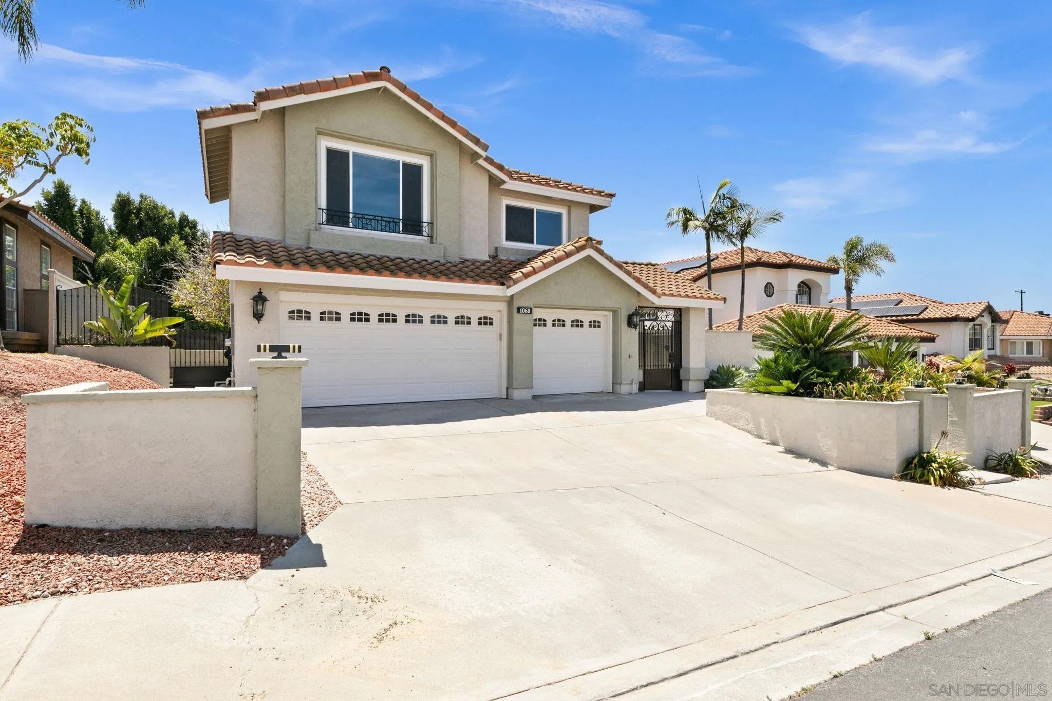 1068 Pacific Hill St – photo 5
