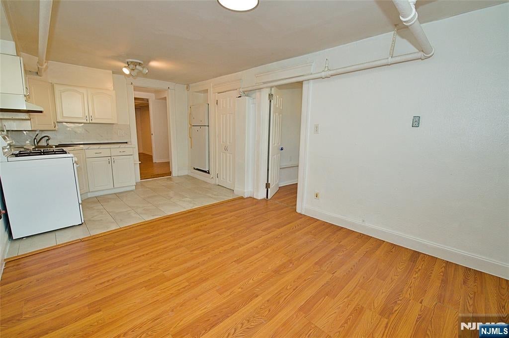 229 8th St unit REAR – photo 4