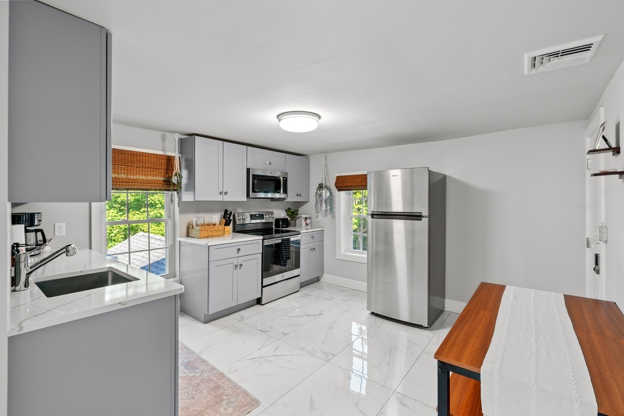 324 Washington St – photo 2