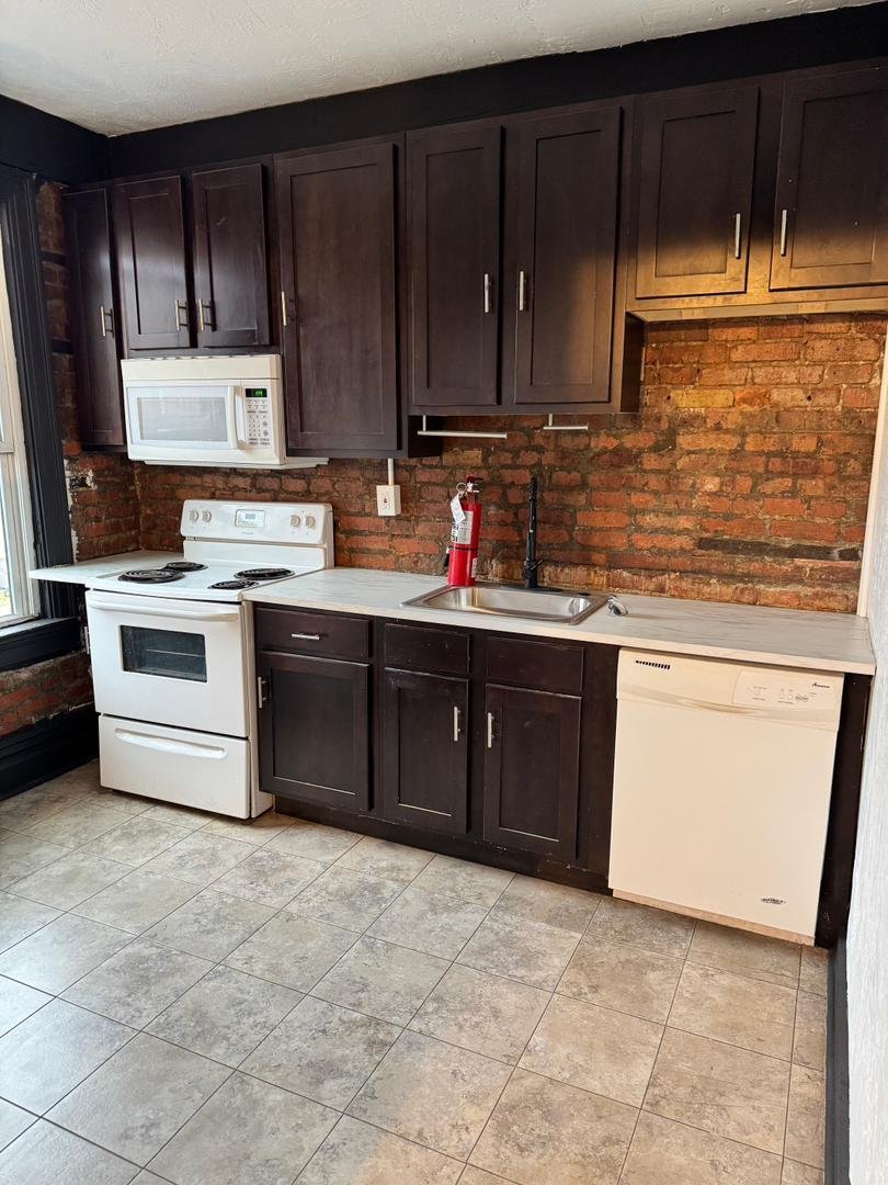 303 Peebles St unit 303 Peebles St Unit 2 - (2/1) – photo 2