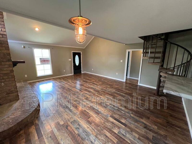 8725 Fairoaks St – photo 4