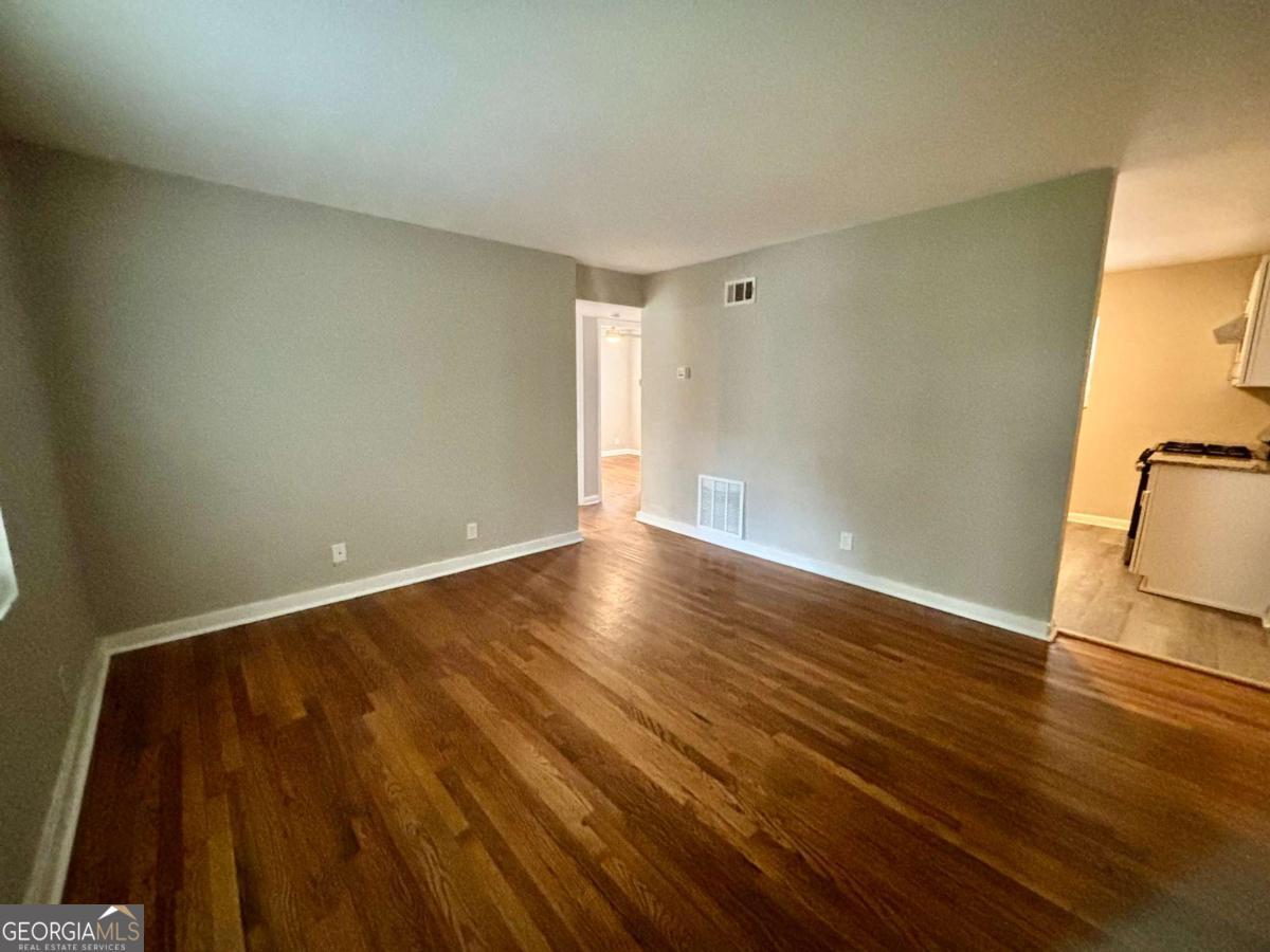 1048 Washington St SW unit #1 – photo 3