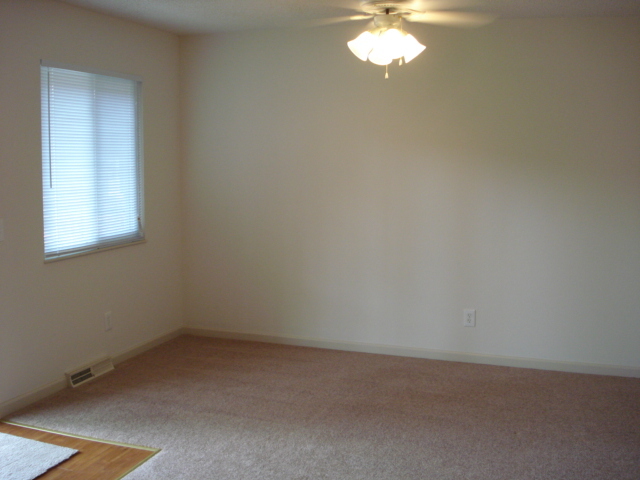 1955 S Reynolds Rd unit 11 – photo 5