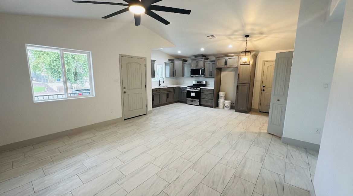 569 S 15th Ave unit A – photo 4
