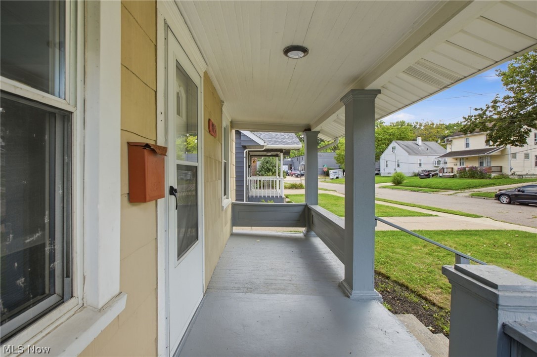 975 Corwin Ave – photo 4
