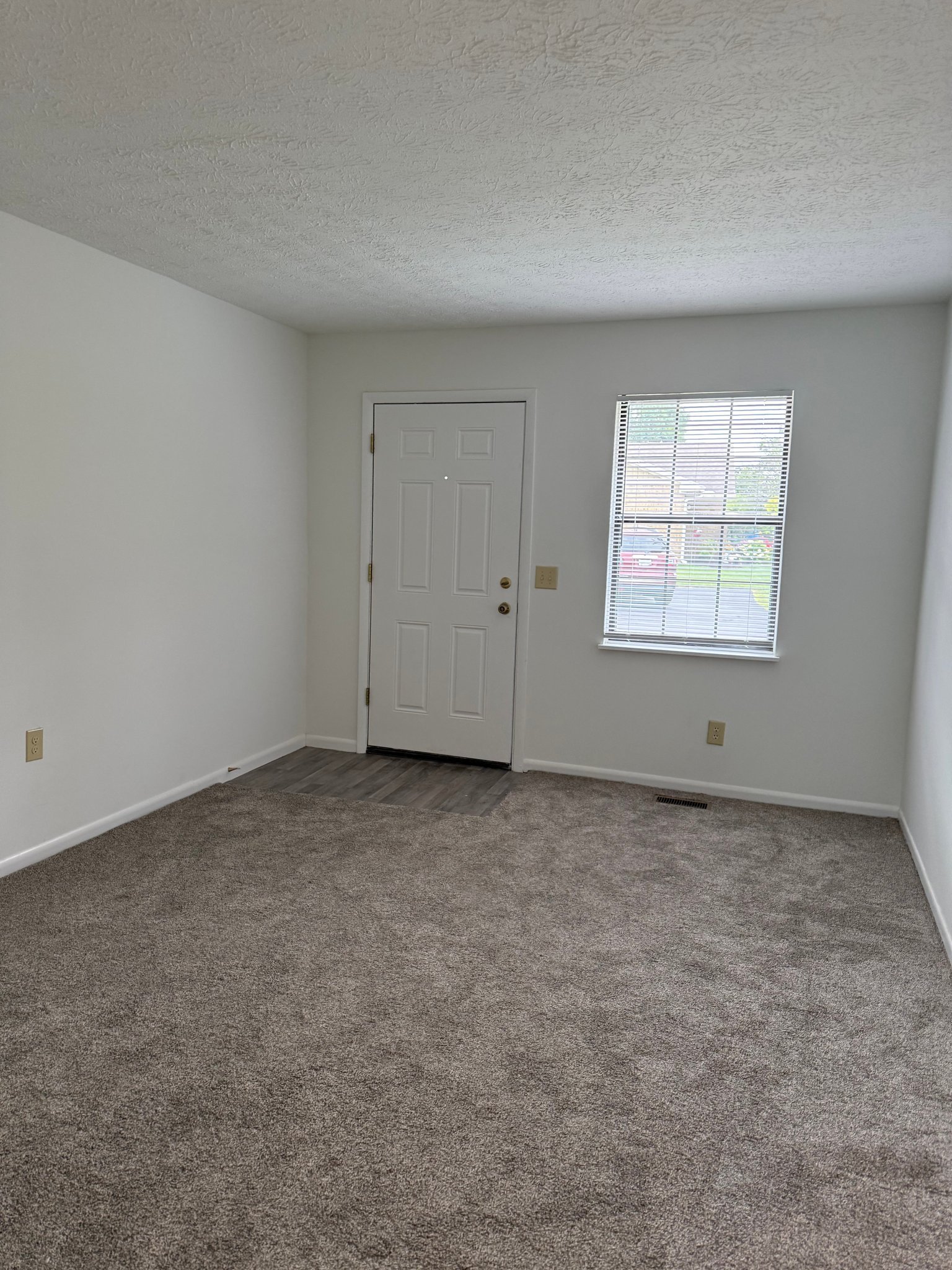 889 Peach Leaf Dr – photo 3
