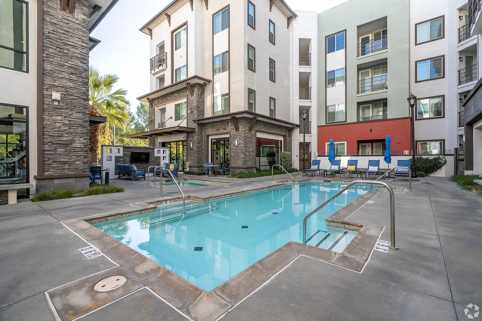 Metro Gateway Apartment Homes – photo 4