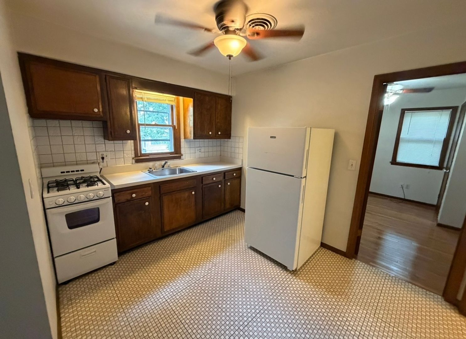 801 N Mclean St unit Unit 4 – photo 2