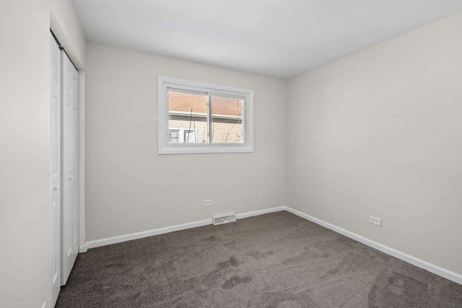 10214 S La Salle St – photo 4