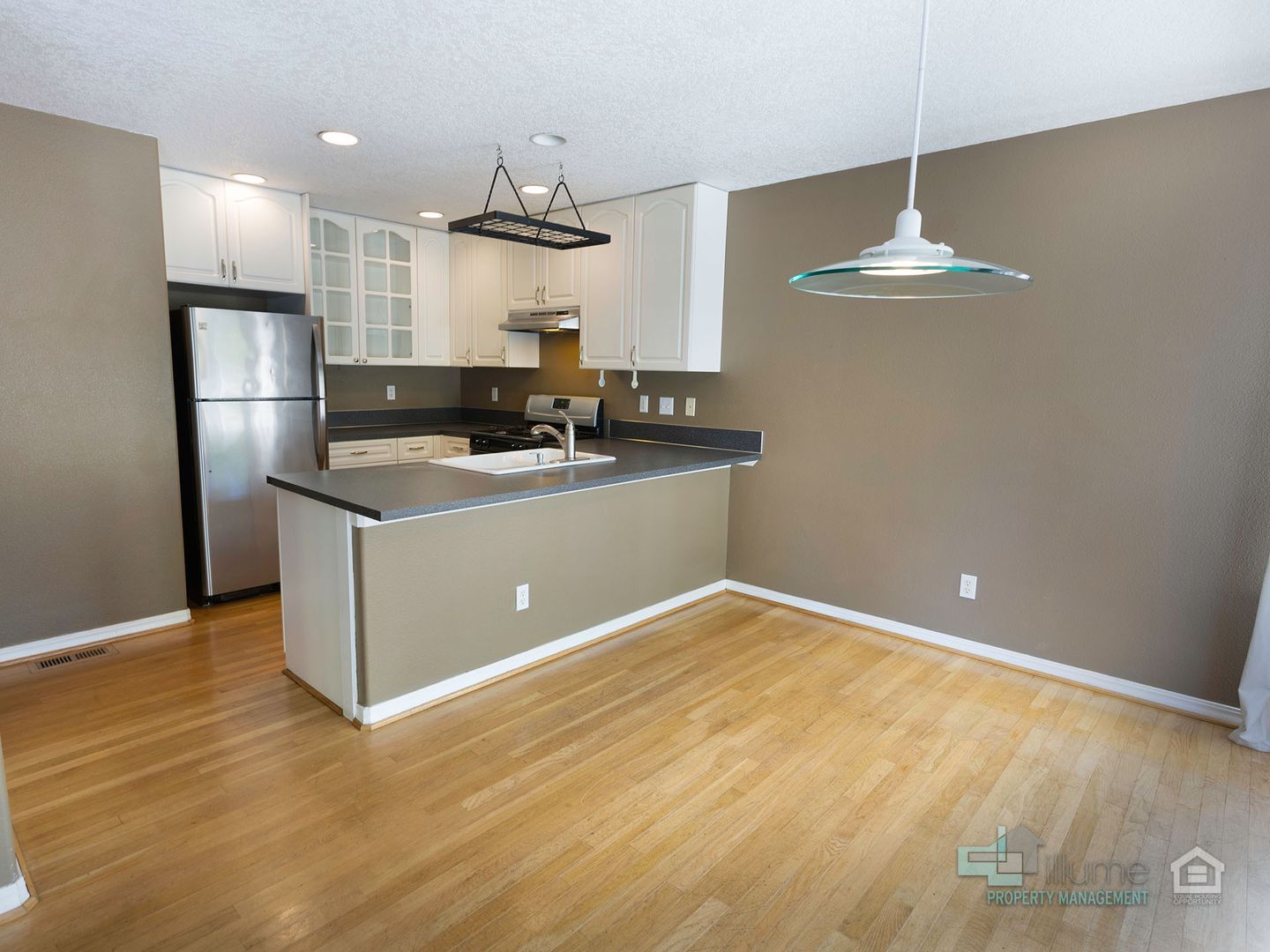 20630 Willamette Dr – photo 1
