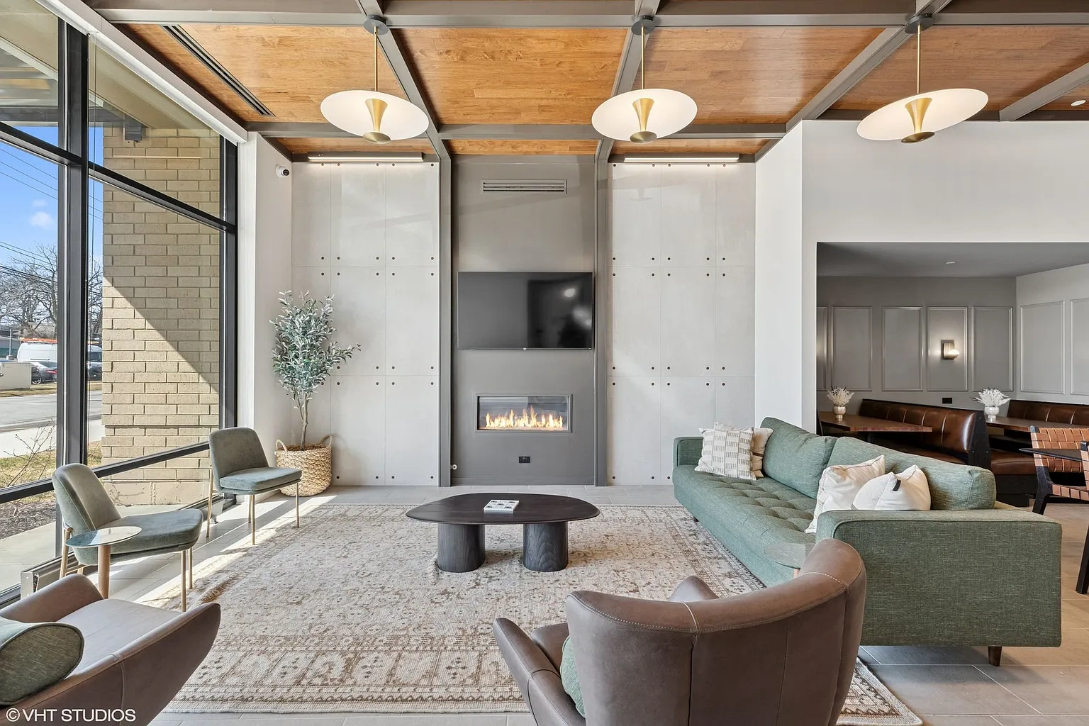 One Fifty Seven Oak Forest – photo 3