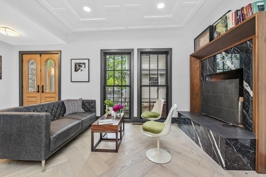 208 Windsor St – photo 2