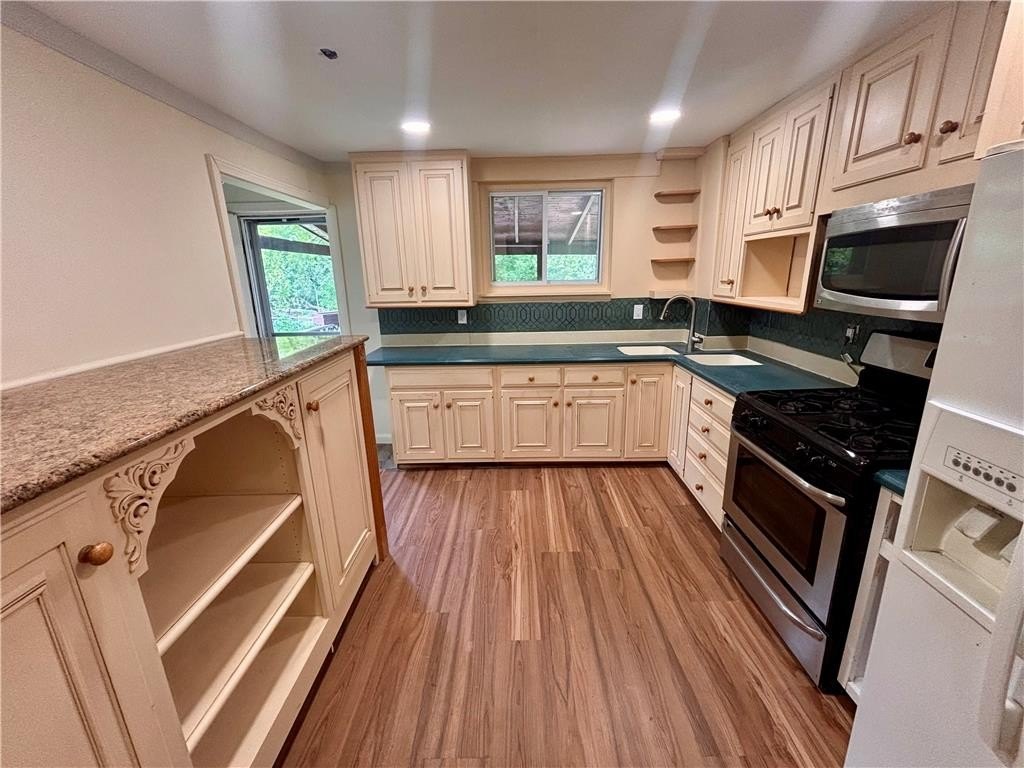 840 Constitution Dr – photo 4