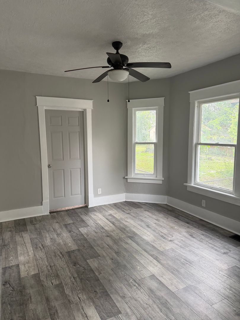 1615 Rowland Ave NE – photo 3
