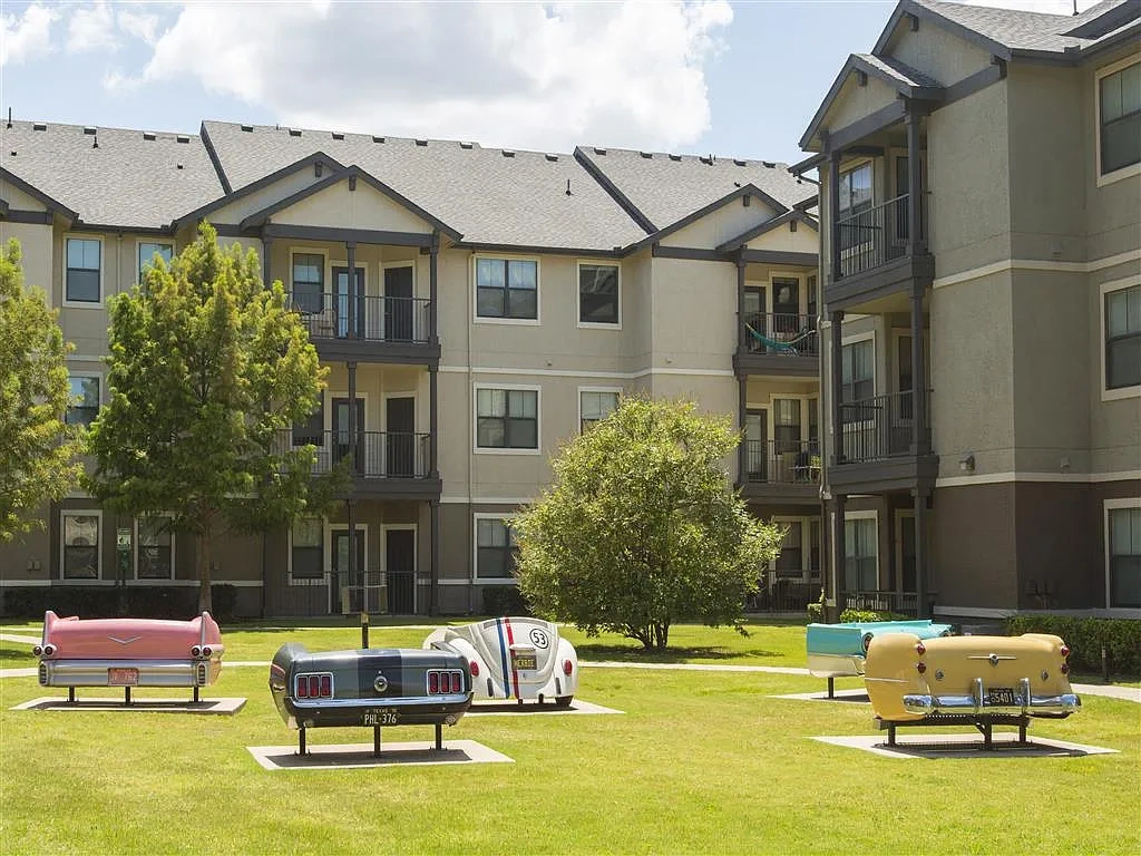 Lory of Bryan – photo 3