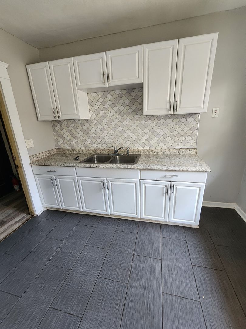 2569 Cheshire Rd unit Up – photo 3