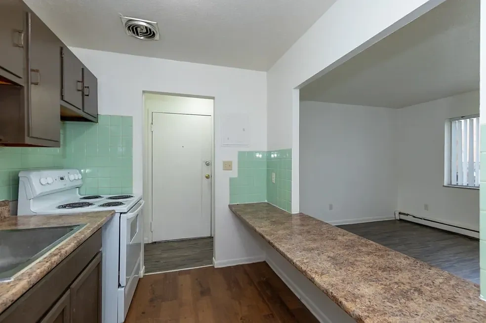 Water's Edge Apartments – photo 1