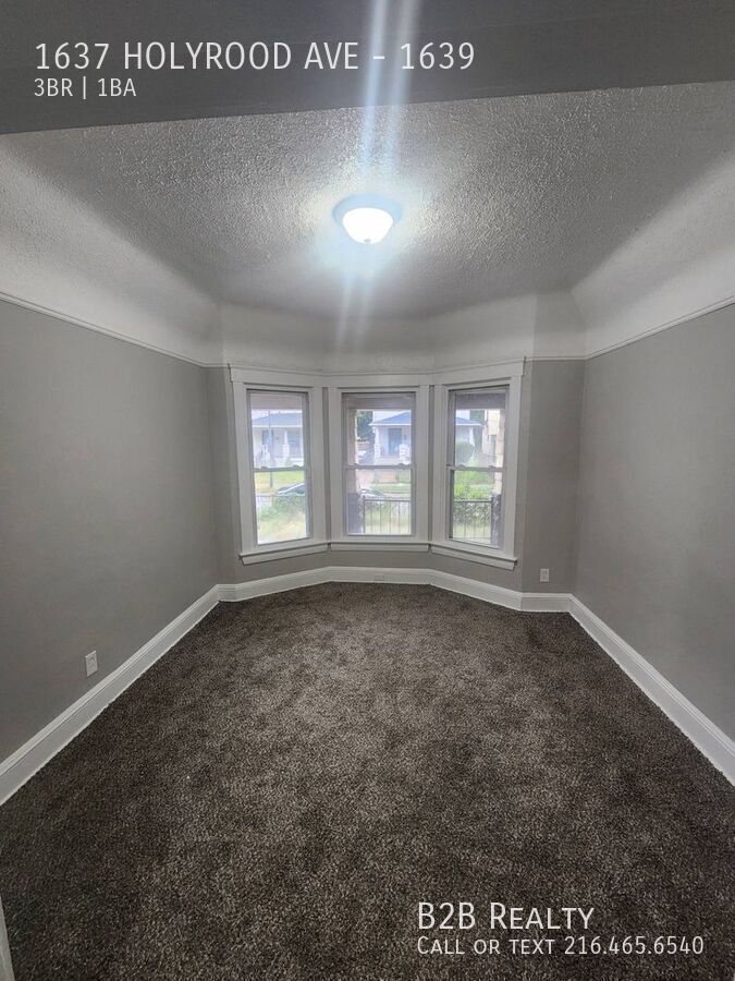 1637 Holyrood Rd – photo 5
