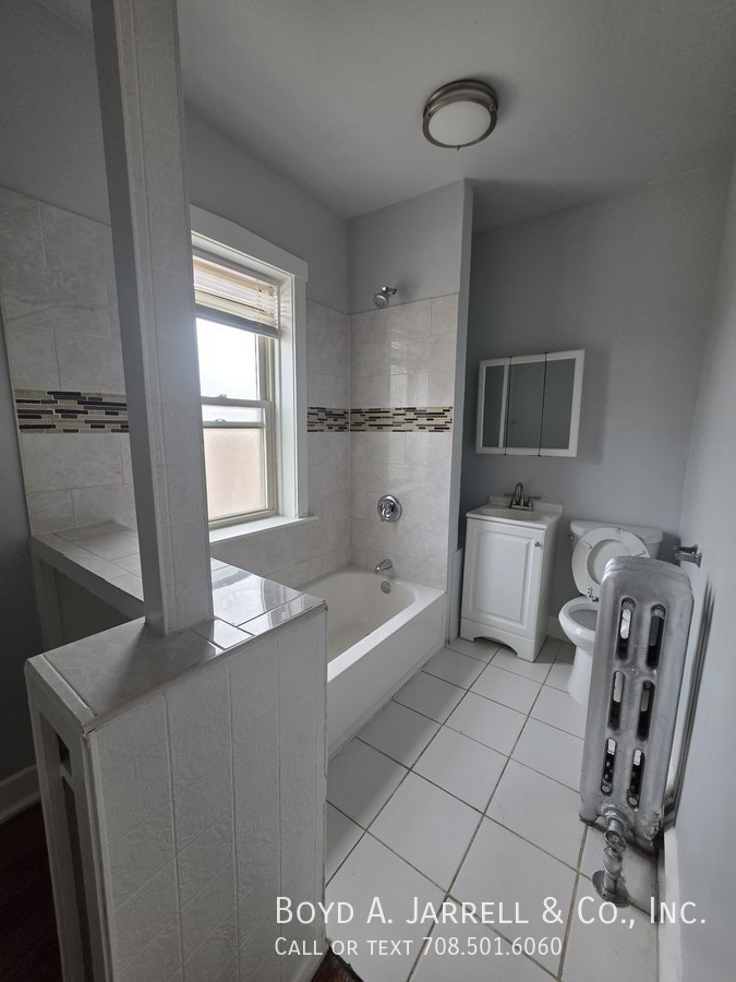 10853 S Vernon Ave – photo 3