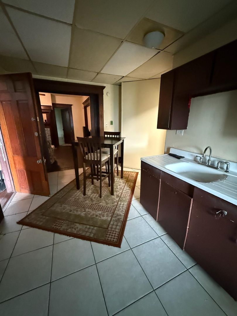 109 W National Dr unit A (Downstairs front) – photo 2