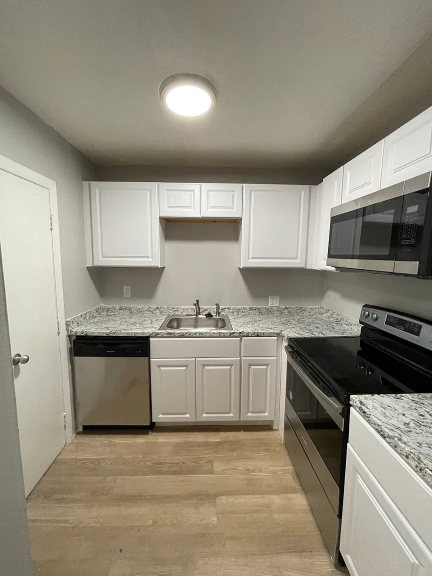 1037-1045 River Street – photo 1