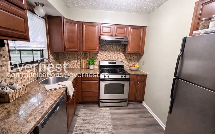 1372 Eastwick Way – photo 2